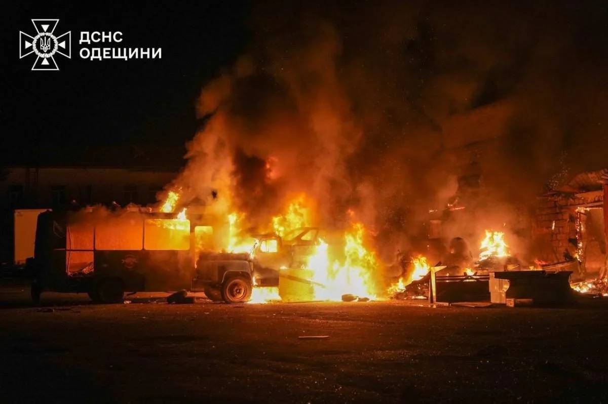 Пожари след руските терористични удари срещу Одеса Пожари след руските терористични удари срещу Одеса